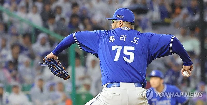역투하는 후라도 (출처=연합뉴스)