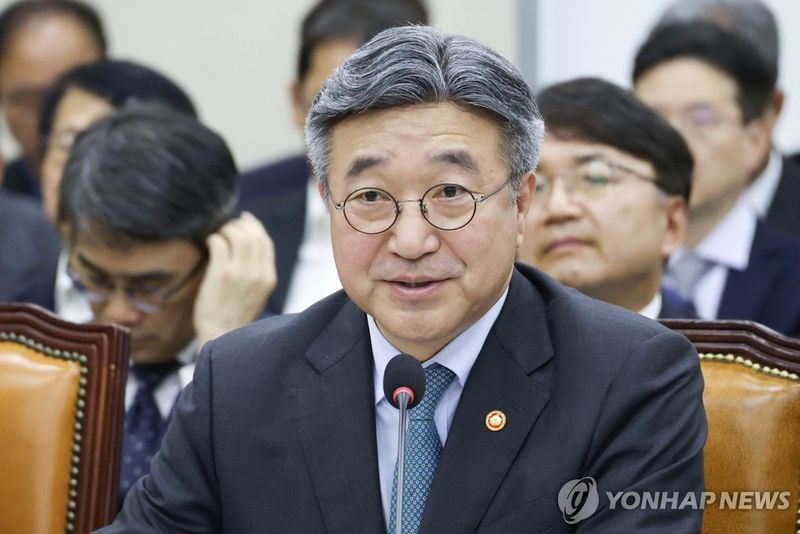 국정감사서 답변하는 윤호중 행정안전부 장관 (출처=연합뉴스)