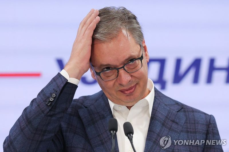 25일(현지시간) 선거 패배 인정하는 알렉산다르 부치치 (출처=연합뉴스)