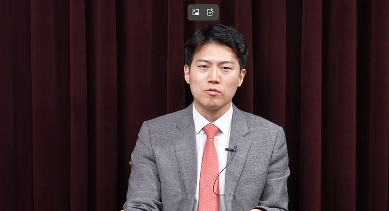 [서울=뉴시스] 22일 구독자 283만명 유튜브 채널 '신사임당' 영상에 출연한 이창대 장인투자클럽 대표는 반도체 소부장 종목에 주목할 것을 강조했다.(사진=신사임당 유튜브 채널 캡처) *재판매 및 DB 금지