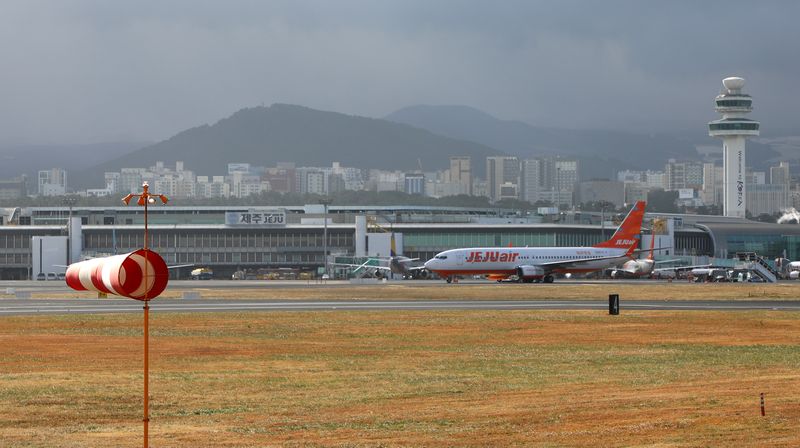 제주국제공항 활주로에 강한 바람이 불고 있다. 2026.1.11 ⓒ 뉴스1 오미란 기자