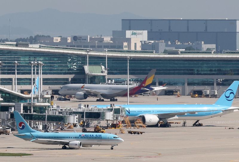 인천국제공항 계류장에 대한항공과 아시아나항공 여객기가 주기돼있다. 2026.9.16 ⓒ 뉴스1 이광호 기자