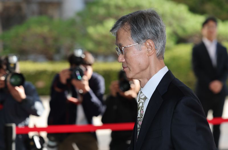 조희대 대법원장이 27일 서울 서초구 대법원으로 출근하고 있다. 연합뉴스