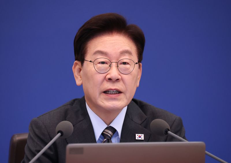 이재명 대통령이 27일 청와대에서 열린 국무회의에서 발언하고 있다. 연합뉴스
