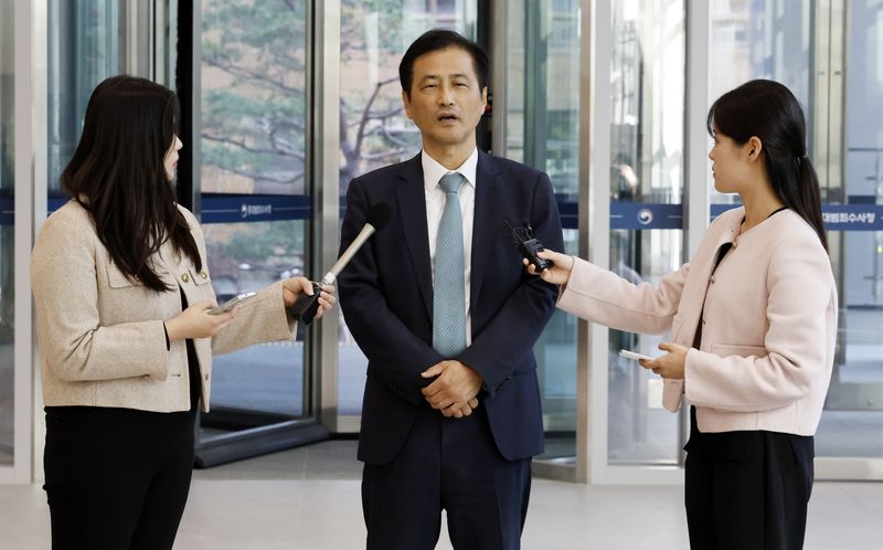 [서울=뉴시스] 김혜진 기자 = 이태한 선거관리위원회 특별검사가 23일 서울 중구 중수청 본청에 김지용 중수청장 예방에 앞서 취재진 질문에 답하고 있다. 2026.10.23. jini@newsis.com
