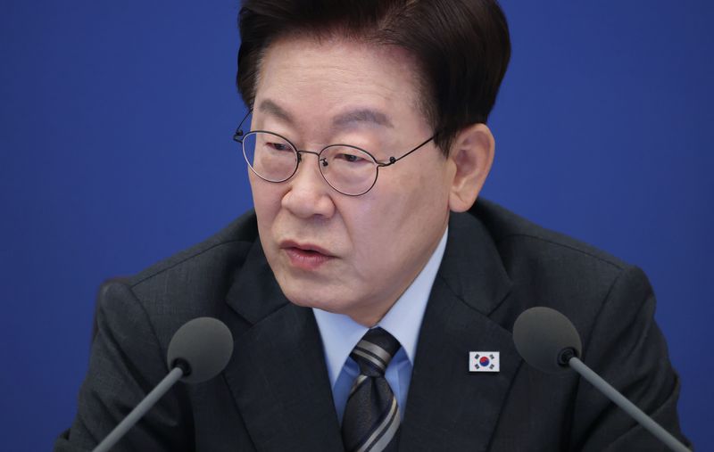 이재명 대통령이 27일 청와대에서 열린 국무회의에서 발언하고 있다. 연합뉴스