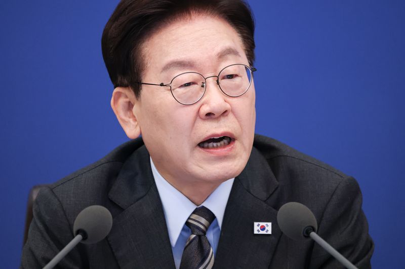 이재명 대통령이 27일 청와대에서 열린 국무회의에서 발언을 하고 있다. 청와대통신사진기자단