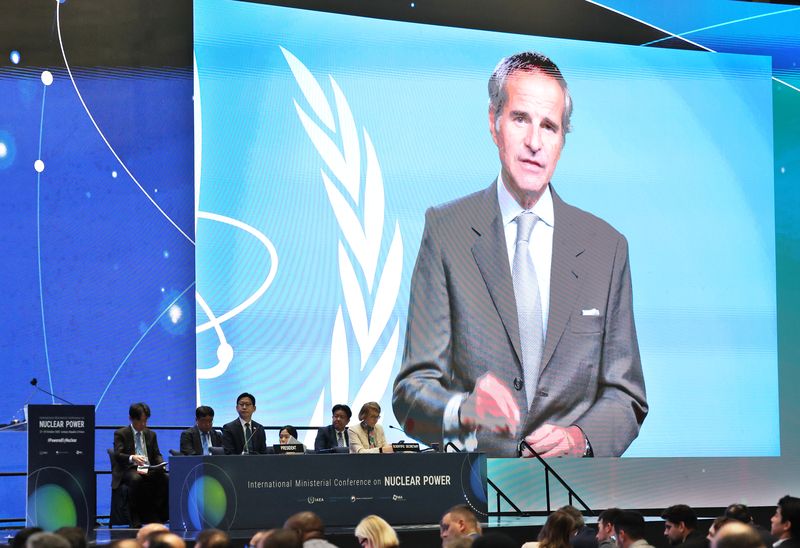 라파엘 그로시 국제원자력기구(IAEA) 사무총장이 27일 오전 인천 연수구 송도컨벤시아에서 열린 IAEA 원자력 장관회의에서 영상 환영사를 하고 있다. 뉴시스