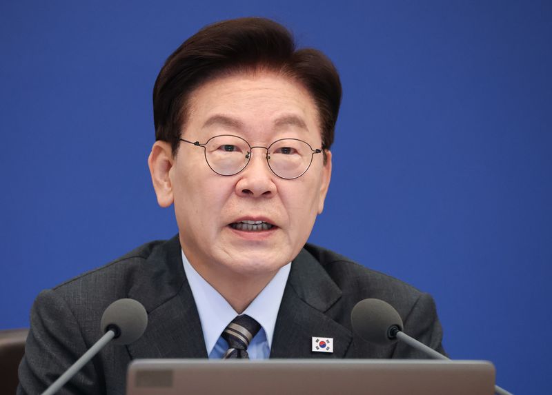 이재명 대통령이 27일 청와대에서 열린 국무회의에서 발언을 하고 있다. 청와대통신사진기자단