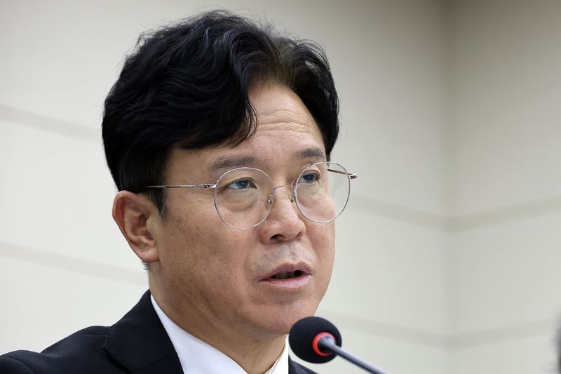 김영훈 고용노동부 장관이 27일 국회 기후에너지환경노동위원회에서 열린 2026년도 종합 국정감사에 출석해 질의에 답하고 있다. 연합뉴스