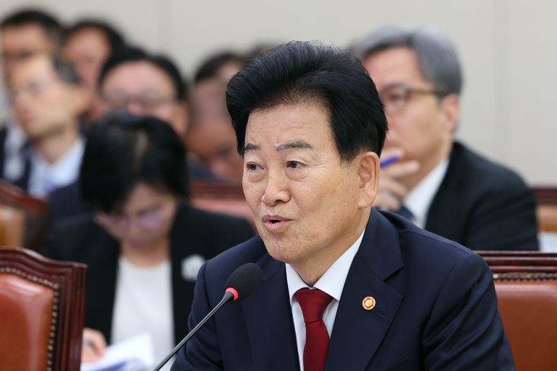 정동영 통일부 장관이 27일 서울 여의도 외교통일위원회에서 열린 외교부 등에 대한 국정감사 종합감사에서 의원 질의에 답하고 있다. 2026.10.27 ⓒ 뉴스1 황기선 기자