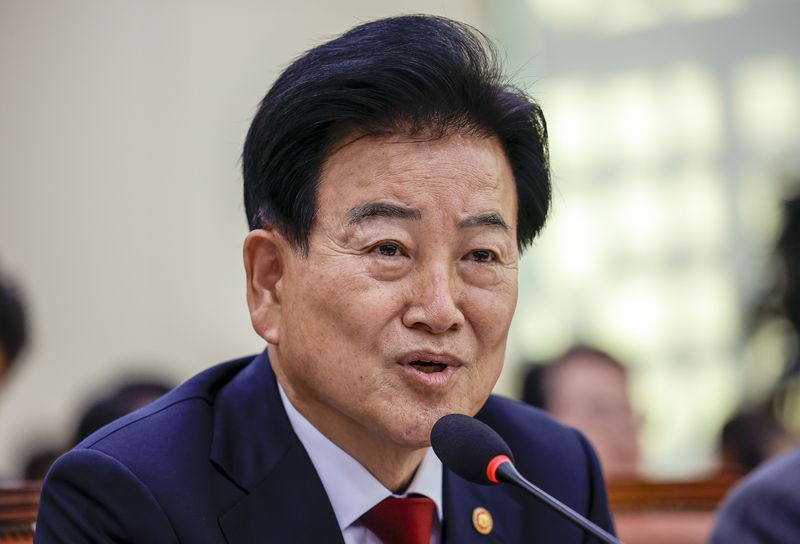 정동영 통일부 장관이 지난 27일 국회에서 열린 외교통일위원회의 종합감사에서 질문에 답하고 있다. 뉴시스