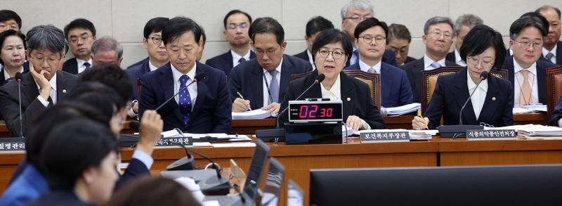 정은경 보건복지부 장관이 27일 서울 여의도 국회에서 열린 보건복지위원회 보건복지부, 질병관리청, 식품의약품안전처 등에 대한 종합 국정감사에서 의원 질의에 답변하고 있다. /사진=뉴시스