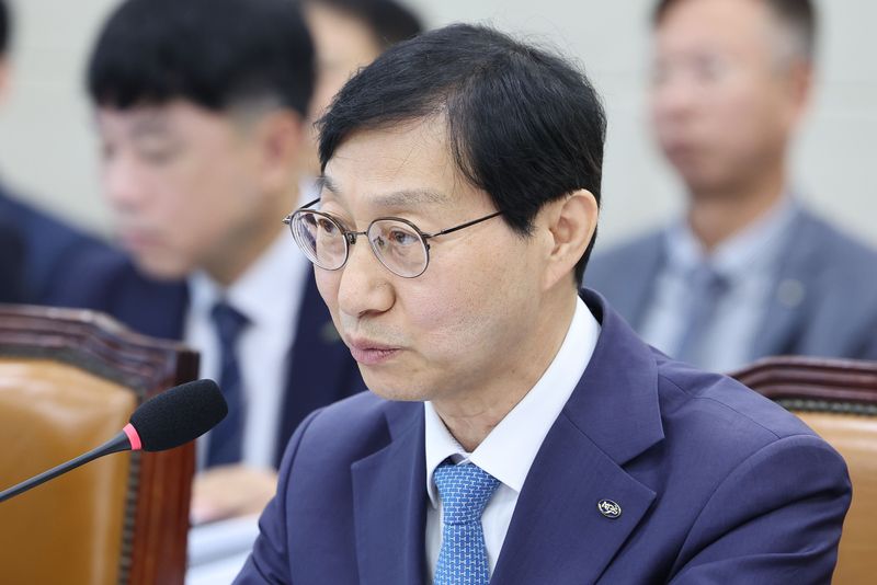 김성주 국민연금공단 이사장이 지난 14일 여의도 국회에서 열린 보건복지위원회의 국민연금공단 국정감사에 출석해 의원 질의에 답하고 있다. /사진=뉴시스