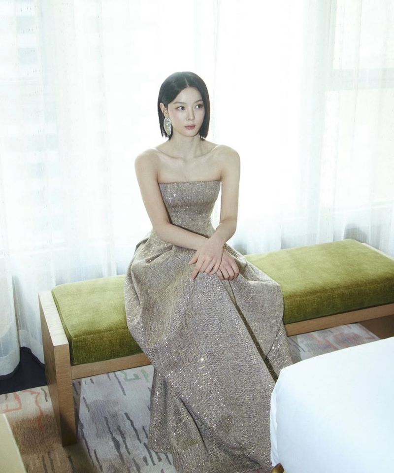 김유정, 빠져드는 쇄골 라인…고혹미 뽐내