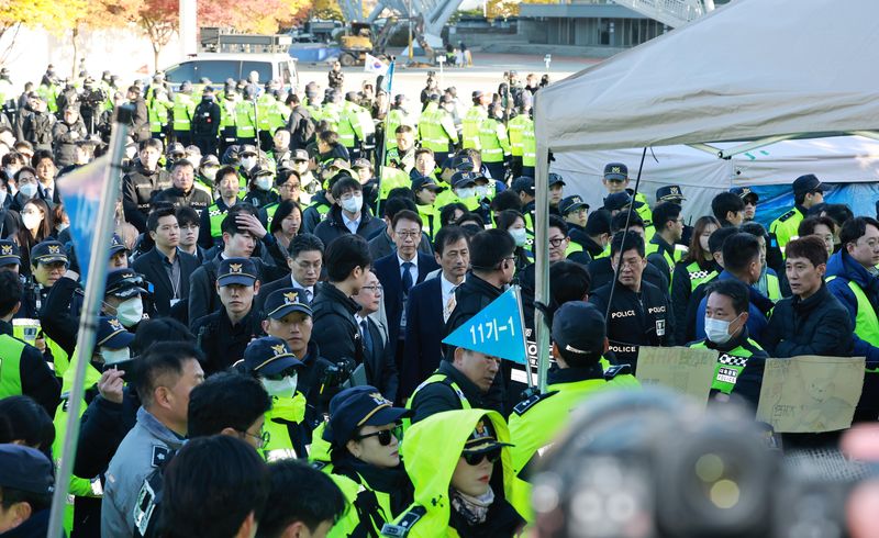 선관위특검, '봉쇄 개표소' 진입…선거 이후 147일만