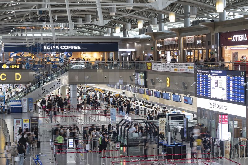 김해공항 국제선 여객터미널 대합실 전경. 한국공항공사 제공