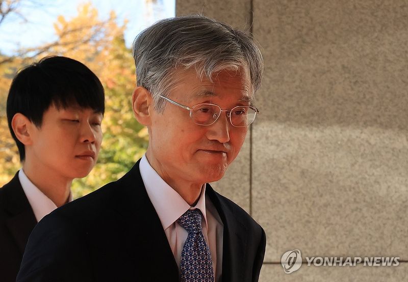 대법원 들어서는 조희대 대법원장 (출처=연합뉴스)
