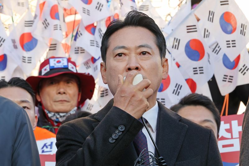 장동혁 국민의힘 대표가 28일 오전 서울 송파구 올림픽공원 핸드볼경기장 앞에서 선관위 특검 현장 검증 관련 기자회견을 하고 있다. 사진=박범준 기자