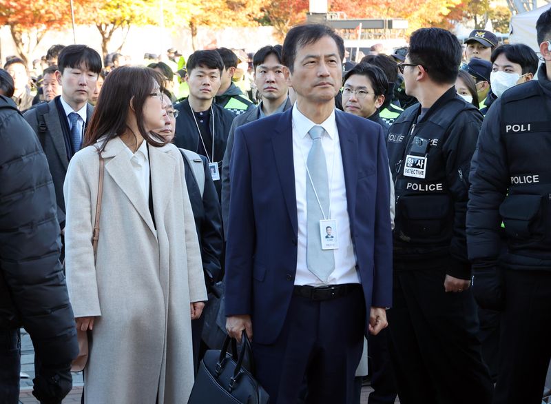 이태한 선거관리위원회 특별검사가 28일 6.3 지방선거 투표용지 공개 검증을 위해 서울 올림픽공원 핸드볼경기장에 들어가고 있다. 사진=박범준 기자