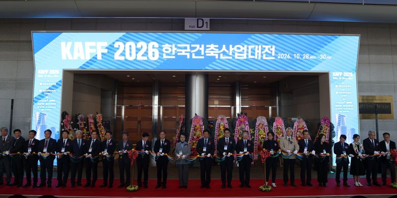 28일 서울 강남구 코엑스에서 2026 한국건축산업대전이 개막했다. 대한건축사협회 제공