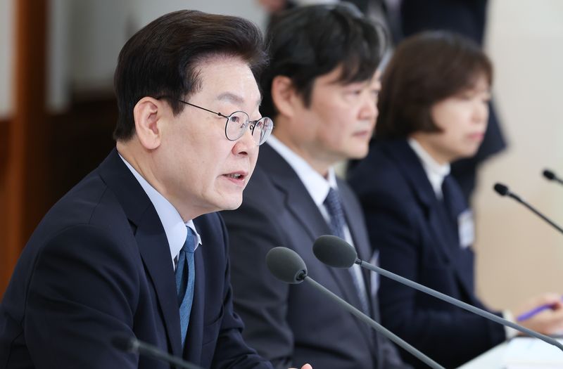 이재명 대통령이 28일 청와대에서 열린 국민생명안전위원회 제2차 전체회의에서 발언하고 있다. 뉴스1
