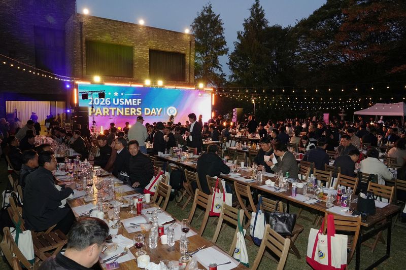 지난 22일 서울 서초구 보넬리가든에서 열린 미국육류수출협회 창립 50주년 기념 행사에서 참가자들이 즐거운 시간을 보내고 있다. 미국육류수출협회 제공