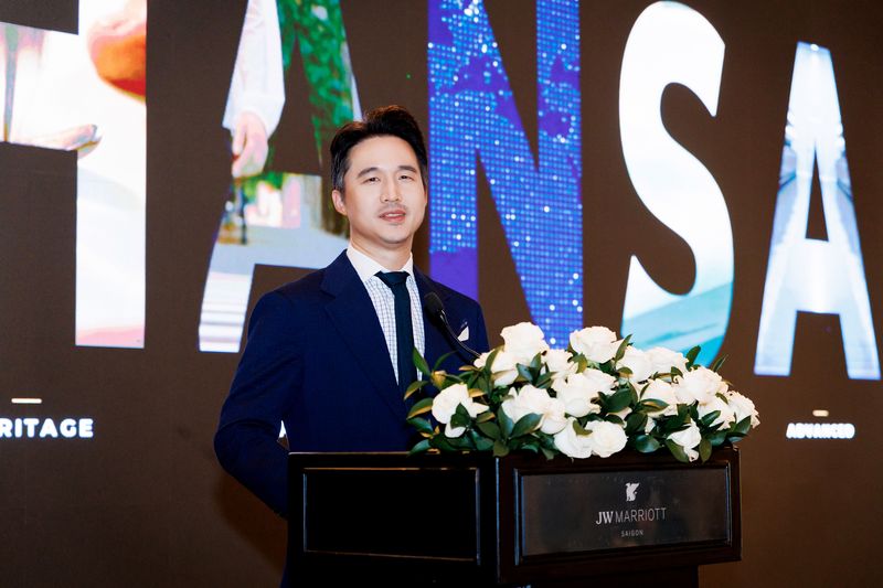 [호찌민=뉴시스] 28일 베트남 호찌민에서 열린 한세예스24그룹 ‘2026 글로벌 기업설명회(IR)’에서 김익환 한세실업 부회장이 발표하고 있다. (사진=한세예스24그룹 제공) 2026.10.28. photo@newsis.com