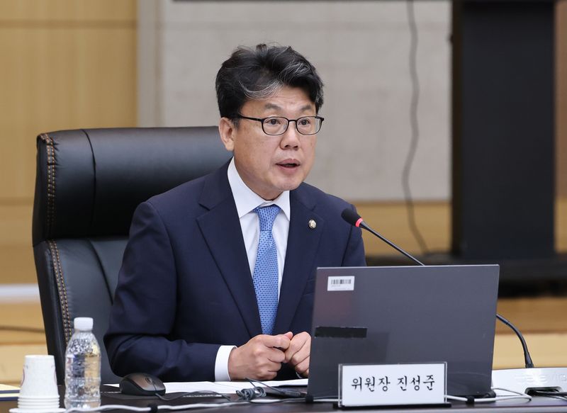 진성준 국방위원장. 뉴스1