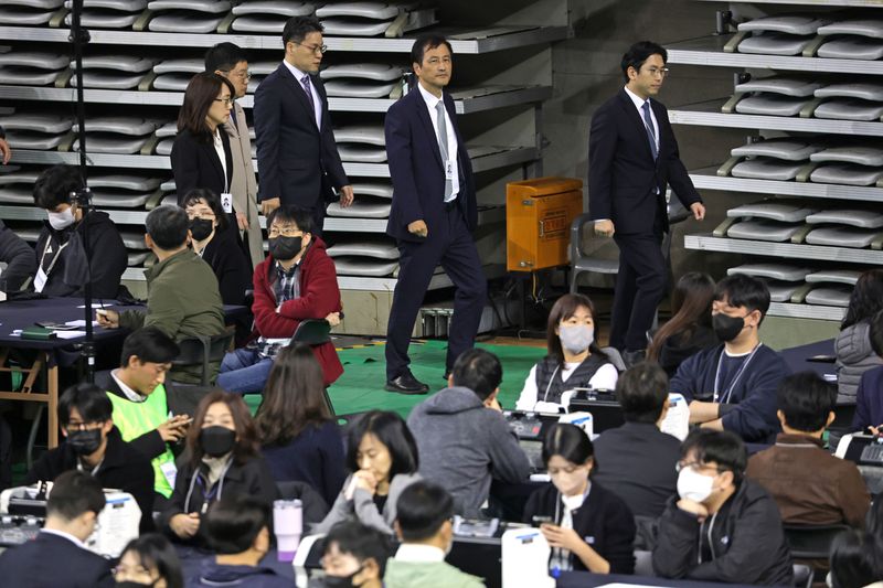 이태한 선거관리위원회 특별검사가 28일 선관위 특검의 6·3 지방선거 투표용지 공개검증이 열리는 서울 송파구 올림픽공원 핸드볼경기장에 들어서고 있다. /사진=뉴스1