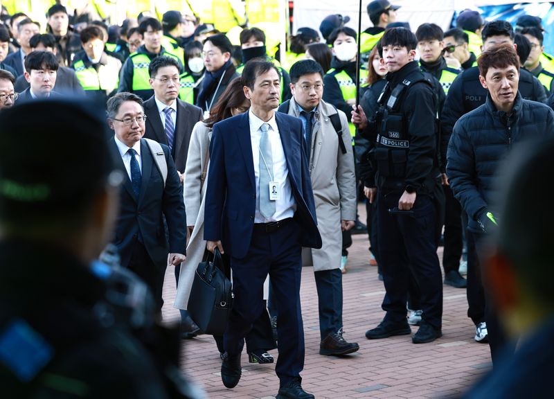 6·3 지방선거 투표용지 부족사태 등을 수사하는 이태한 특별검사가 투표지 247만여장의 위조 여부 등 검증을 위해 28일 서울 송파구 올림픽공원 핸드볼경기장으로 진입하고 있다. 2026.10.28 ⓒ 뉴스1 구윤성 기자