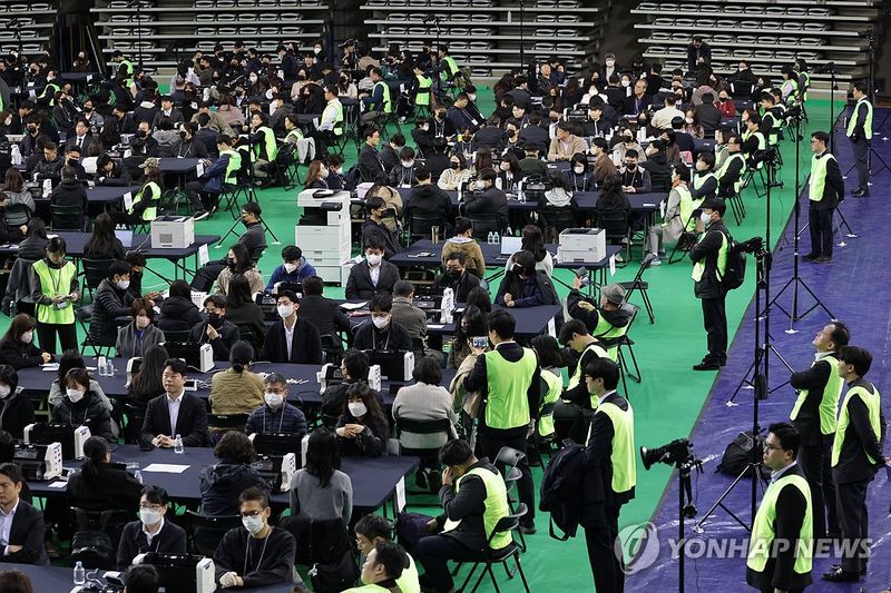 선관위특검, 투표용지 공개검증 실시 (출처=연합뉴스)