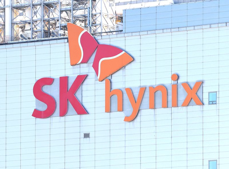 SK하이닉스가 기대 이상의 3분기 실적을 내놓은 가운데, 앞으로는 악재에 대한 주가 민감도가 낮아지는 구간에 들어설 것이라는 분석이 나왔다. 사진은 경기도 이천시 SK하이닉스 본사. /사진=뉴시스