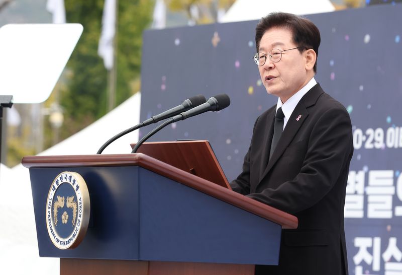 이재명 대통령이 29일 서울 광화문광장에서 열린 이태원참사 4주기 기억식에서 추모사를 하고 있다. 청와대통신사진기자단