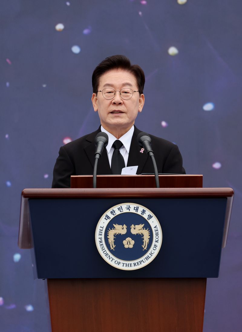이재명 대통령이 지난 29일 서울 종로구 광화문 광장에서 열린 10·29 이태원 참사 4주기 기억식에서 추모사를 하고 있다. 뉴시스