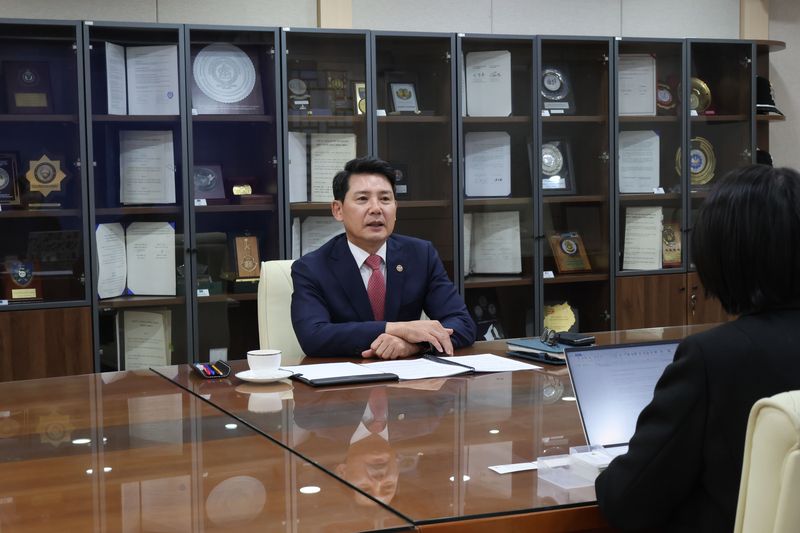 김동권 경찰청 국제치안협력국장이 29일 서울 서대문구 경찰청에서 파이낸셜뉴스와 인터뷰하고 있다. 경찰청 제공