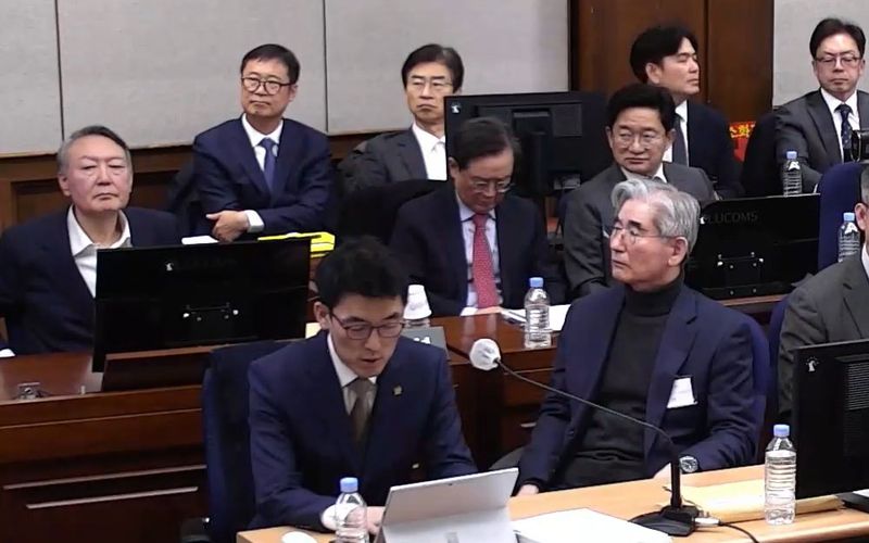 윤석열 전 대통령, 김용현 전 국방부 장관 등이 지난 1월 9일 서울 서초구 서울중앙지방법원에서 열린 내란 우두머리 혐의 1심 결심 공판에 출석해 자리에 앉아 있다. (서울중앙지방법원 제공 영상 캡쳐. 재판매 및 DB 금지) 2026.1.9 ⓒ 뉴스1 임세영 기자