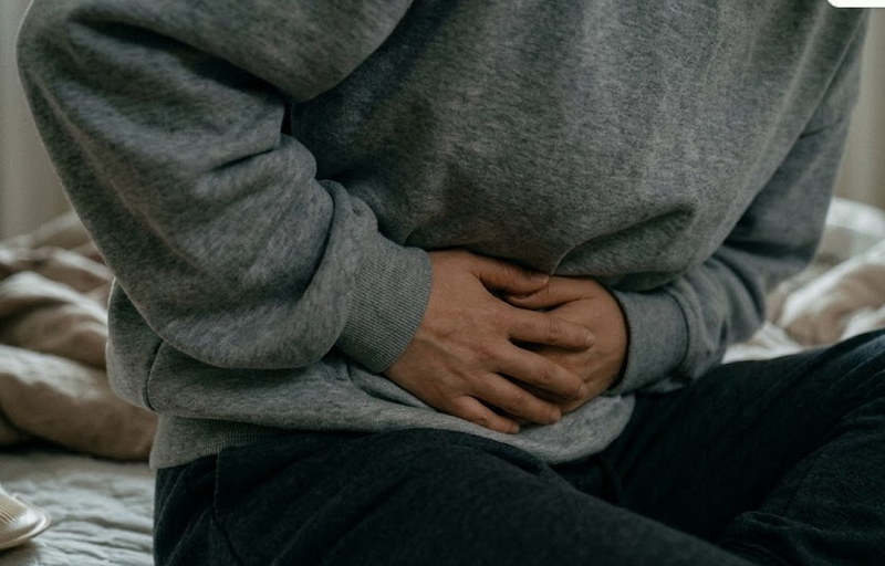 생리통 완화, 월경 과다 치료, 피임 등에 사용되는 '루프'를 시술한 여성 중 일부에서는 탈모가 나타난다. 루프에서 방출하는 호르몬이 원인이 될 수도 있지만 그간 월경 과다를 겪어왔다면 저장철이 부족한 것은 아닌지 확인할 필요가 있다. /사진=제미나이
