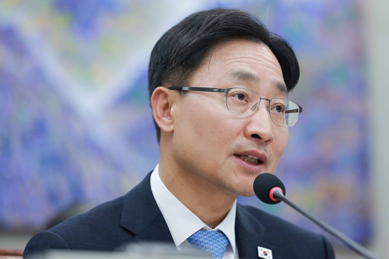 임광현 대통령비서실장이 29일 국회 운영위원회에서 열린 대통령비서실, 국가안보실, 대통령경호처에 대한 국정감사에서 운영위원 질의에 답하고 있다. 연합뉴스