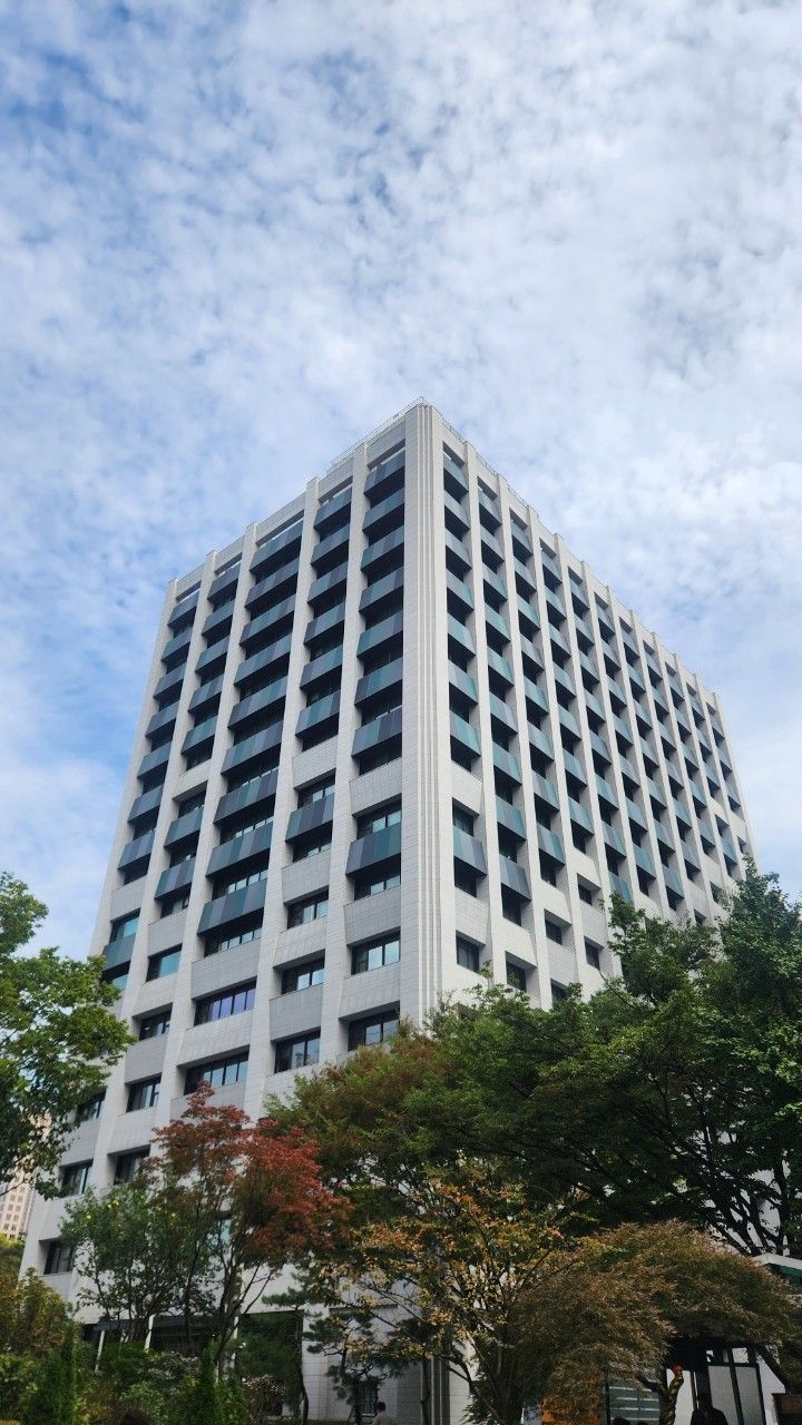 공공건축물 일체형 태양광(BIPV) 사례인 서소문1청사. 서울시 제공
