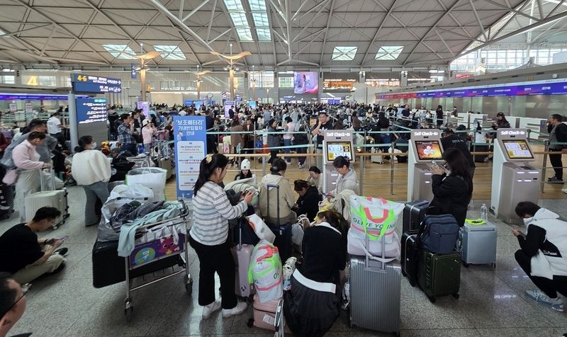 인천공항 항공사 네트워크 일부 장애, 출국수속 지연 (출처=연합뉴스)