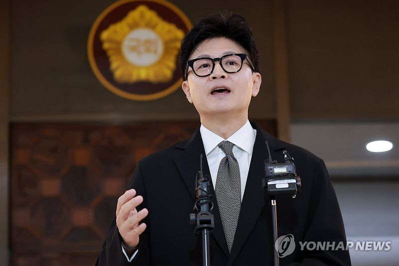 로텐더홀에서 기자회견하는 무소속 한동훈 의원 (출처=연합뉴스)