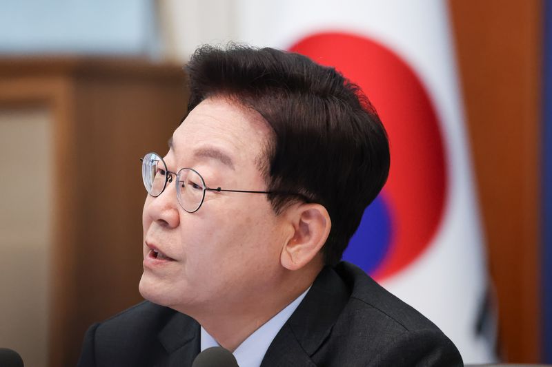 이재명 대통령이 지난 27일 청와대에서 열린 국무회의에서 발언을 하고 있다. 청와대통신사진기자단
