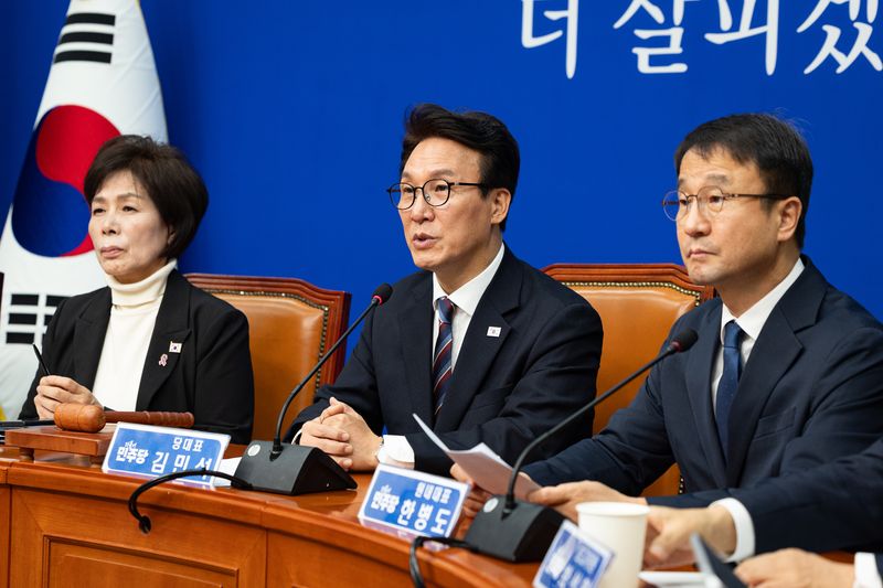 김민석 더불어민주당 대표가 지난 30일 서울 여의도 국회에서 열린 최고위원회의에서 발언하고 있다. 2026.10.30 ⓒ 뉴스1 유승관 기자